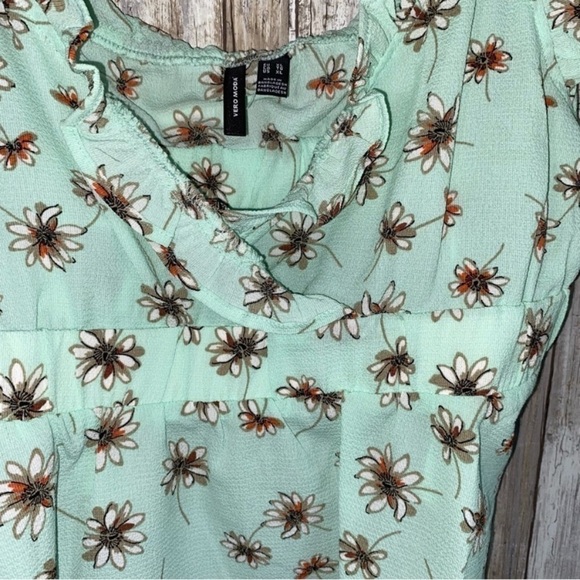 Vero Moda Umsaga Crop Frill Singlet Floral - Picture 3 of 5